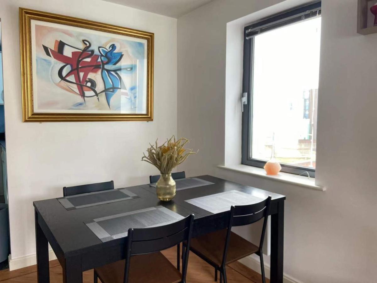 Lovely 2-Bedrooms Apartment Step To The Beach Swansea Eksteriør billede